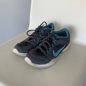 Used Nike women’s running shoes